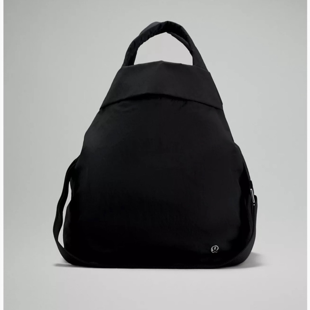 Lululemon On My Level Bag 19L, Gold Hardware